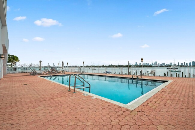 Building Photo - 18081 Biscayne Blvd