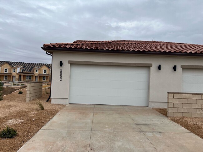 Building Photo - 5562 S Carnelian Pkwy