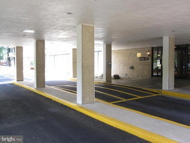 Building Photo - 600 Roosevelt Blvd