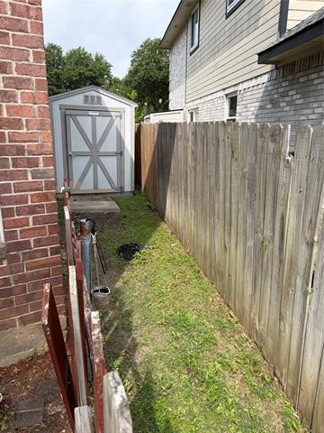 Building Photo - 1403 Lakeshore Dr