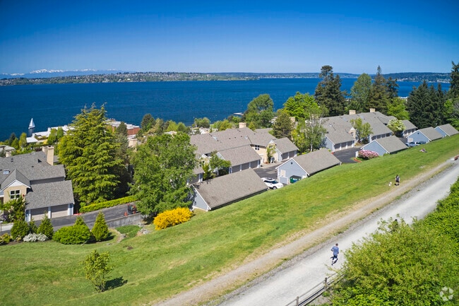 Building Photo - The Carillon Apartments