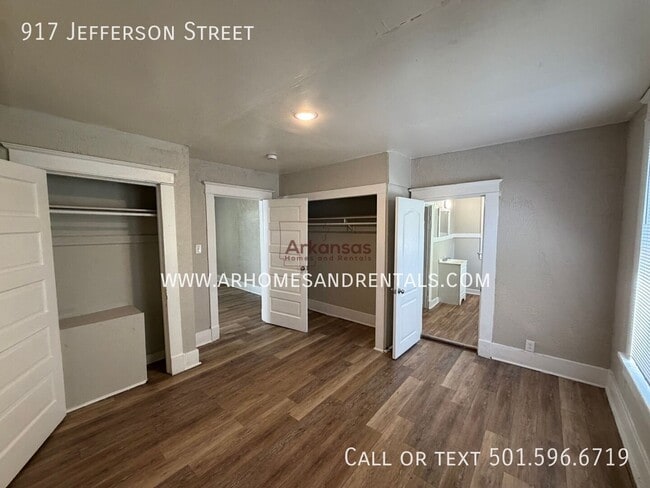 Building Photo - 917 Jefferson St
