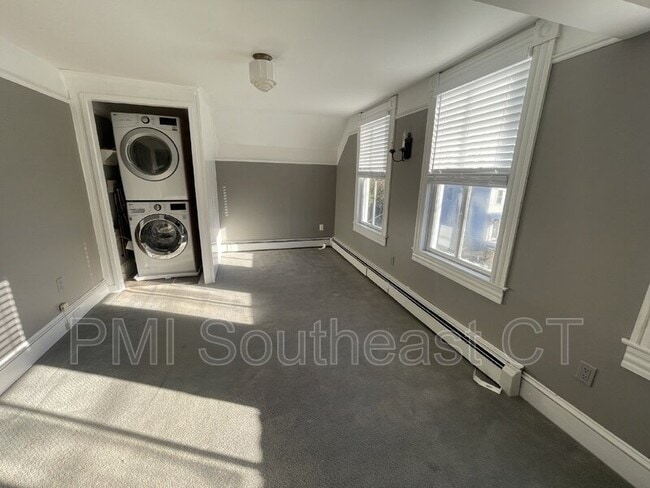 Building Photo - 26 Academy Ln