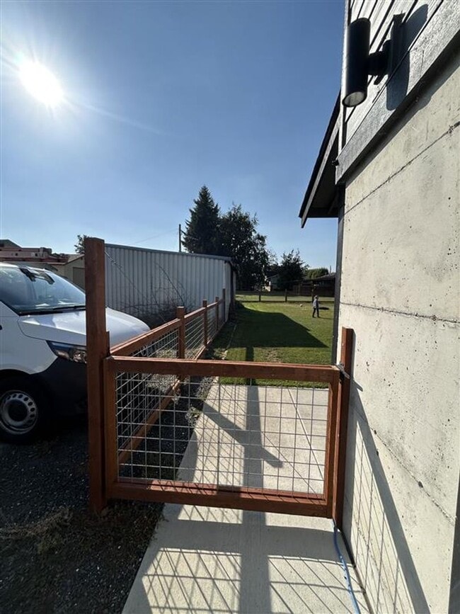 Building Photo - Great 3-bedroom, 2 bath home in Sumas, WA