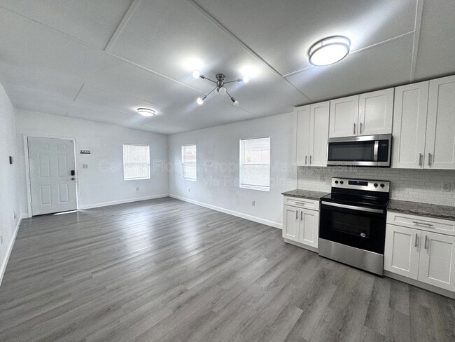 Building Photo - 1504 W 18th St