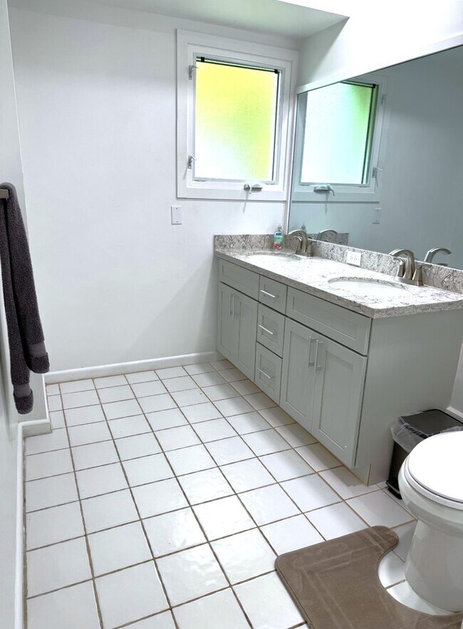 Building Photo - Dune Circle - Renovated three bedroom, two...