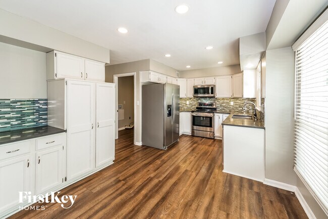 Building Photo - 10233 Caenen Dr