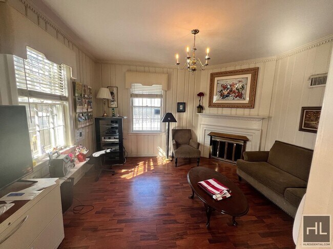 Building Photo - Medical Office available in New Dorp!