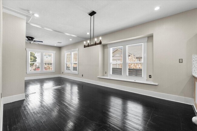 Building Photo - 213 Grace St