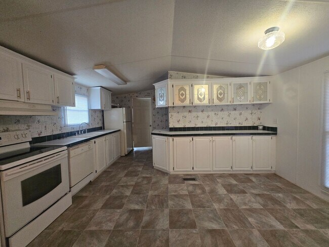 Building Photo - 2/2 Half Acre Mobile Home in Keystone Heights