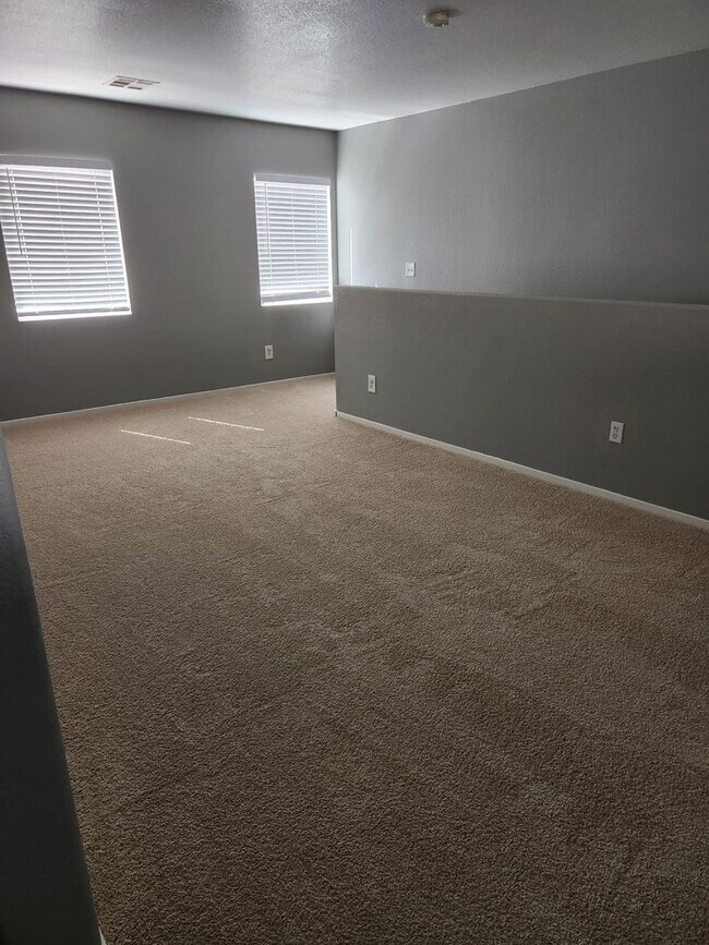 Building Photo - North Las Vegas Upgraded 4 Bedroom!