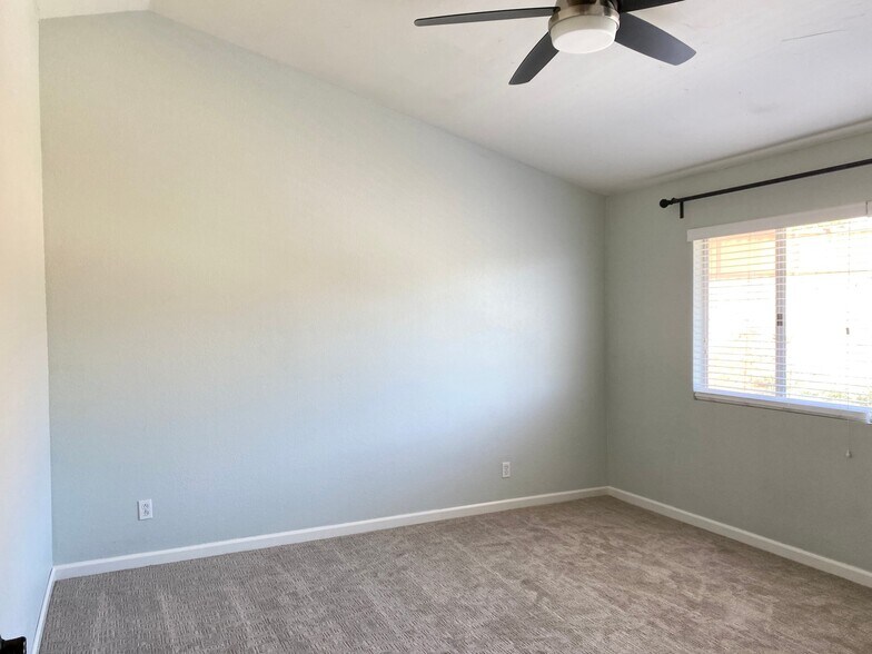 Building Photo - 1335 Darwin Dr