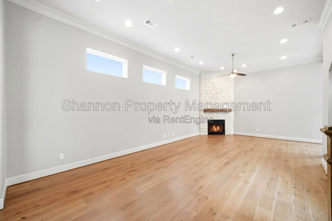 Building Photo - 1204 W 16th St