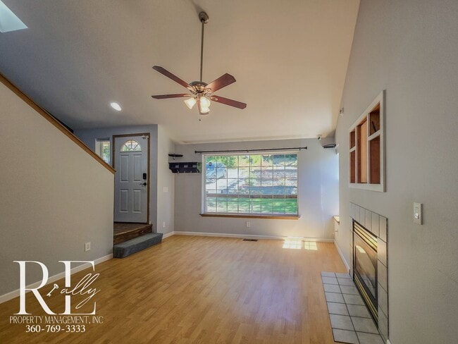 Building Photo - Comfortable 3-Bed Bremerton Home with Balc...