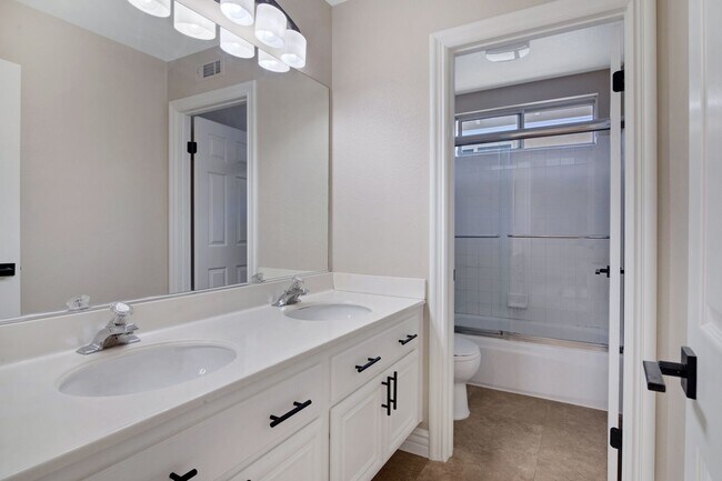 Building Photo - Forester Ranch Oasis!