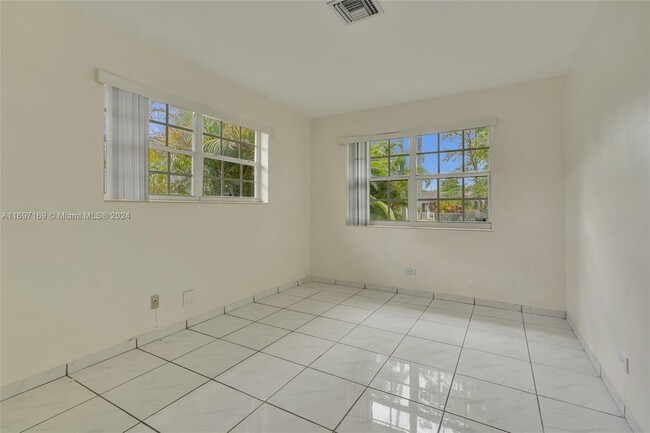 Building Photo - 13935 S Biscayne River Dr