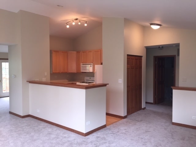 Building Photo - 2545 Oneida Ln