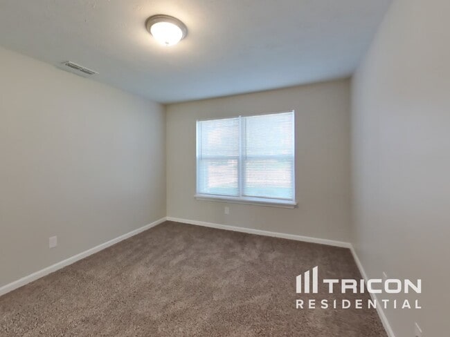 Building Photo - 718 Jefferson Park Dr