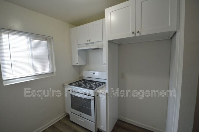 Building Photo - 730 E Channel Islands Blvd