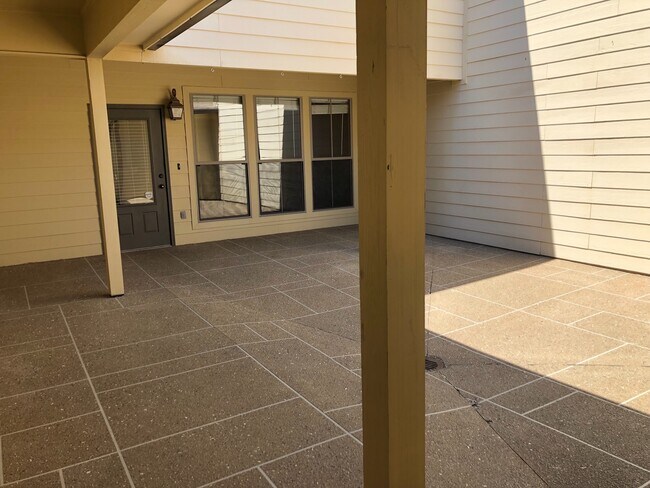 Building Photo - 14155 LA-73