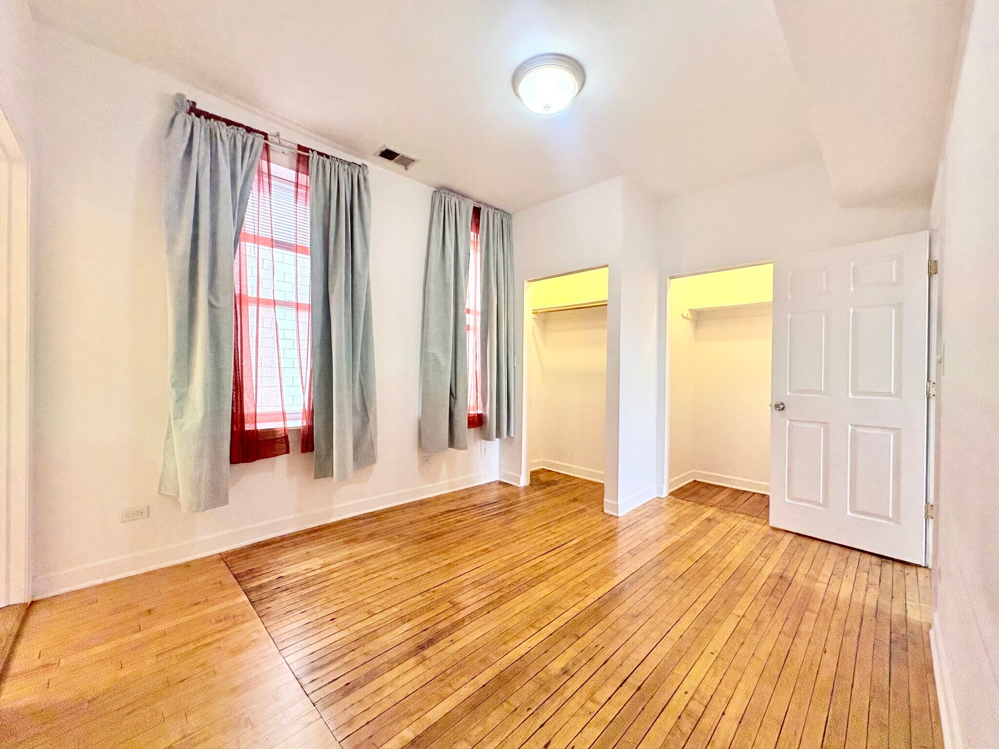 Building Photo - 1112 W 18th St