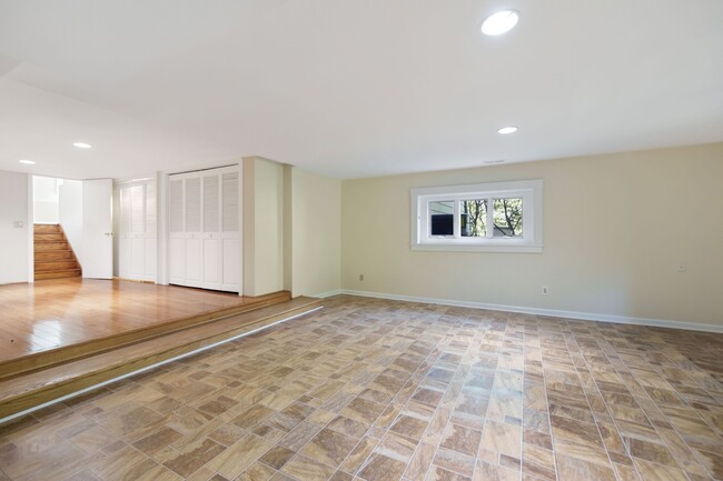 Building Photo - 388 Taconic Rd