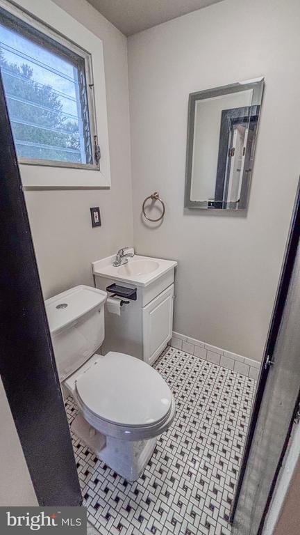 Building Photo - 28 S Lenola Rd