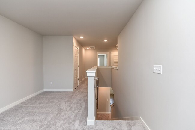 Building Photo - **2022-BUILT TOWNHOME WITH FABULOUS COMMUN...
