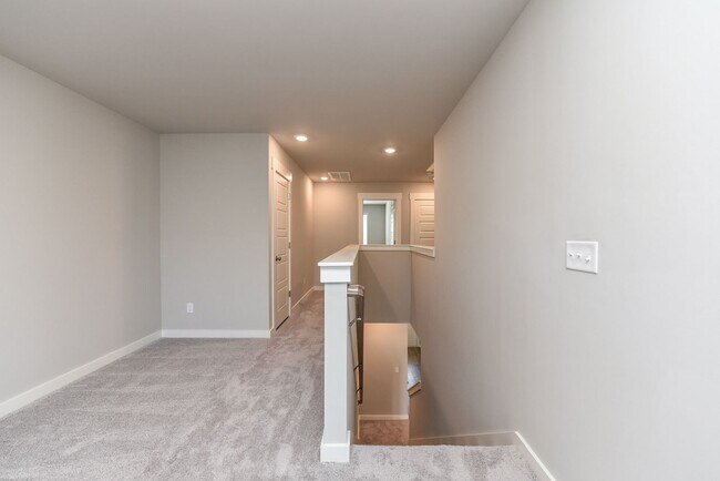Building Photo - **2022-BUILT TOWNHOME WITH FABULOUS COMMUNITY AMENITIES**