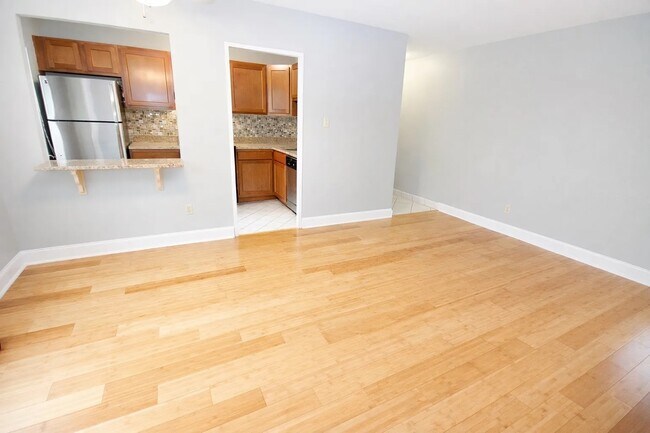 Interior Photo - REGENCY COURT APARTMENTS -- 018