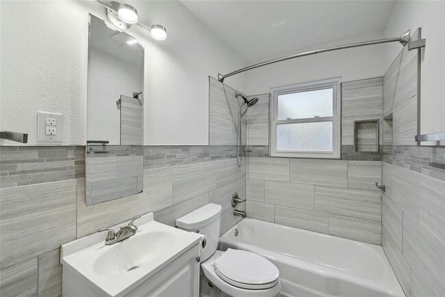 Building Photo - 1500 Fairfield Dr