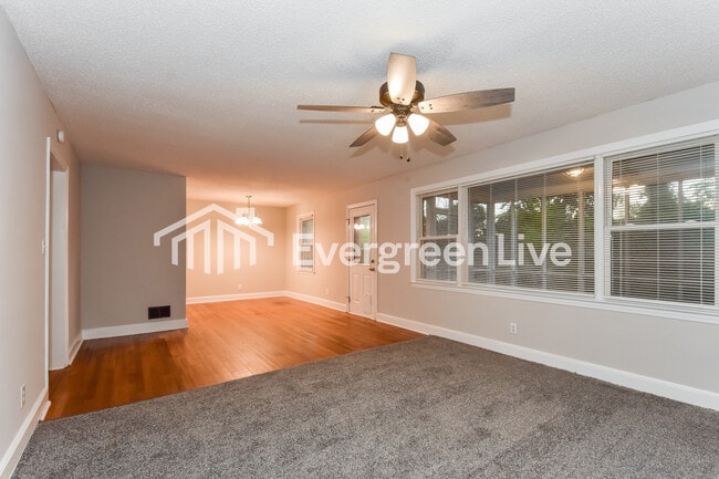 Building Photo - 568 Rainbow Cir