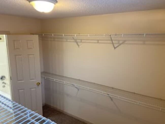 Building Photo - 418 Village Pl