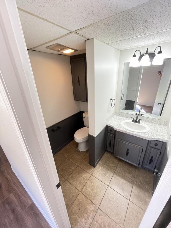 Building Photo - 6114 S Lakewood Ave