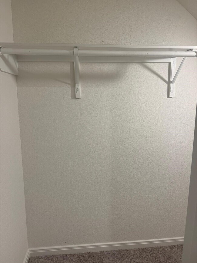 Building Photo - 4841 Sun Fls Dr