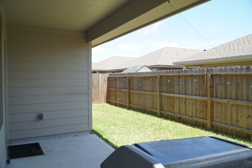 Building Photo - 7626 Rustler Ln