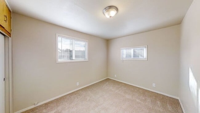 Building Photo - Country House w/ 2 Bedroom + Den - Washer, Dryer, Storage Shed & Plentiful Parking!