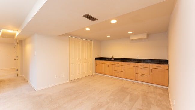 Building Photo - 15323 SE 42nd St