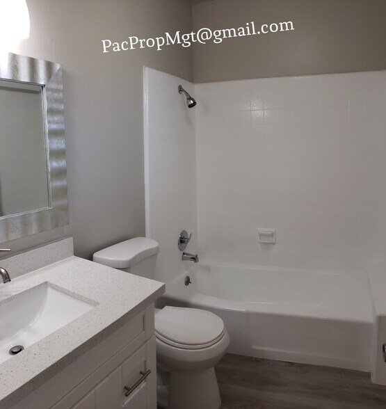 Bathroom - 2121 W 157th St