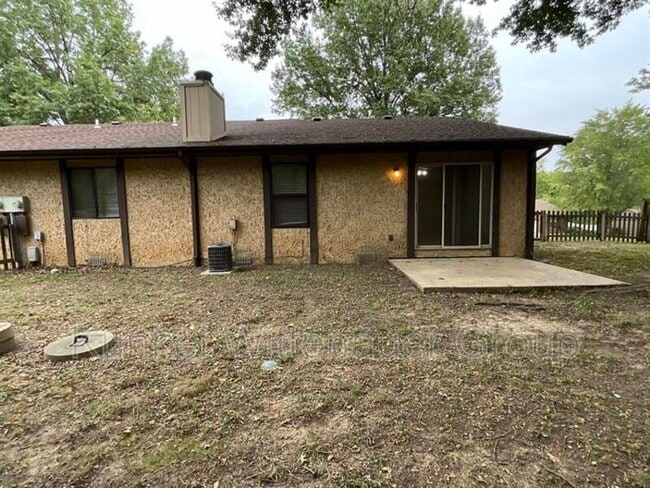 Building Photo - 23 Innsbruck Ln