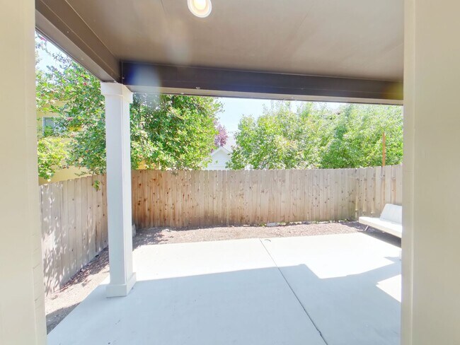 Building Photo - 335-337 NW 18th St.