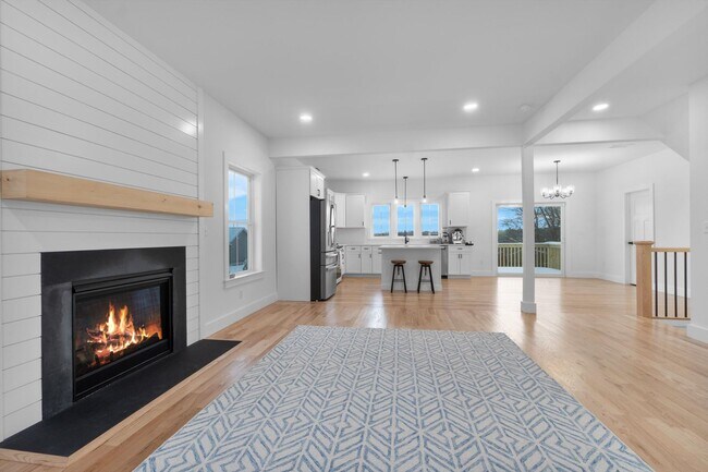 Building Photo - Move In Ready: Custom-built home