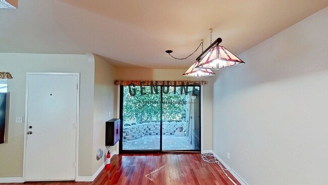 Building Photo - 2 Story 3Bd 2Ba Townhouse