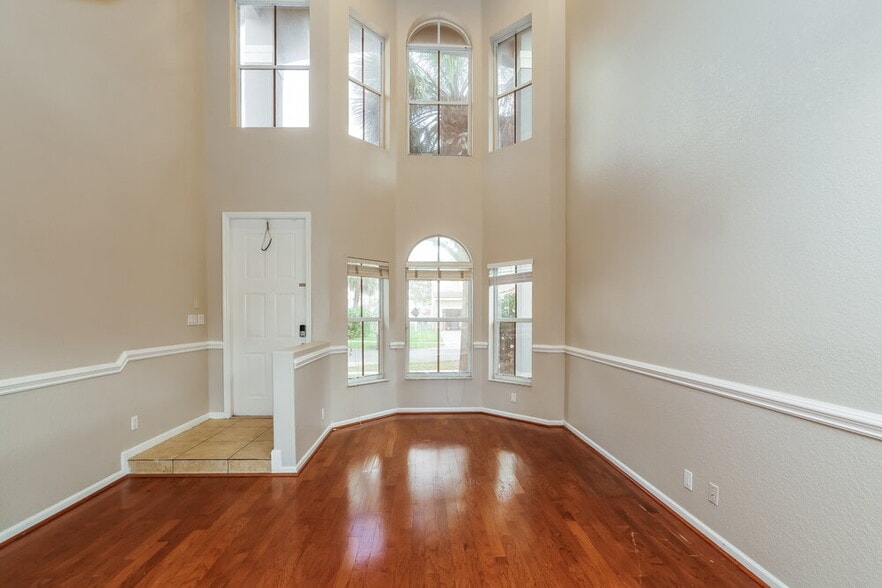 Building Photo - 5293 Sancerre Cir