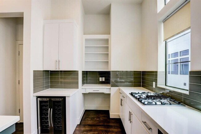 Building Photo - 2106 Colorado St