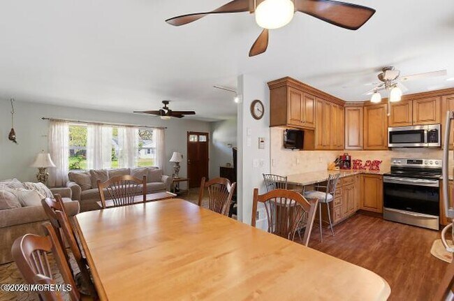 Building Photo - 1163 Manor Dr