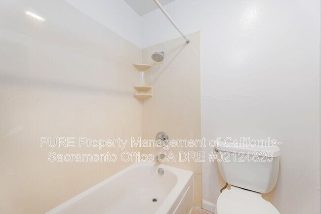 Building Photo - 2229 Woodside Ln