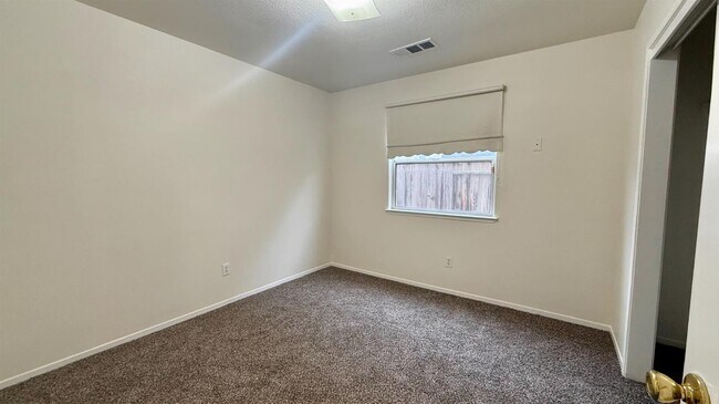 Building Photo - 945 Don Medico Dr