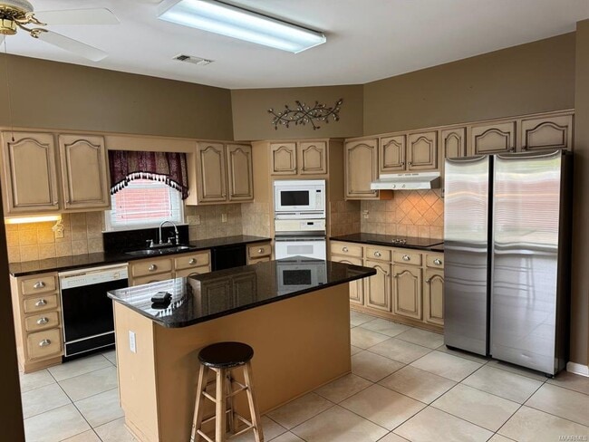 Building Photo - 8636 Harvest Ridge Dr