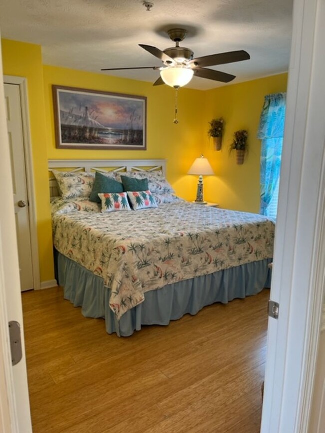 Building Photo - SEASONAL RENTAL 2 Bedroom Condo in Surf City